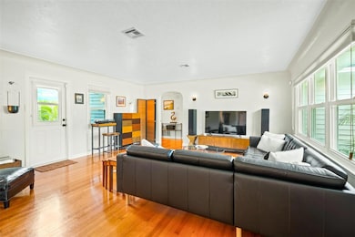 1330 13th Ave N, Saint Petersburg, FL 33705 - photo 6