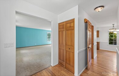 325 Country Ln, Algonquin, IL 60102 - photo 2