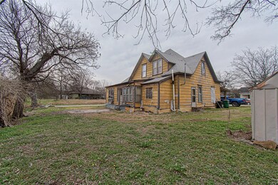 805 Buck St, Gainesville, TX 76240 - photo 4