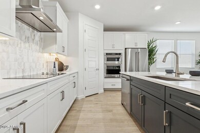 2324 W Moody Trail, Phoenix, AZ 85041 - photo 6