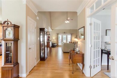 Foyer had 4-Member Crown Molding & Hardwoods Floor