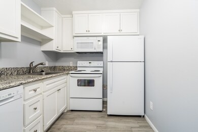 207 N Poplar St unit B, Tomball, TX 77375 - photo 3