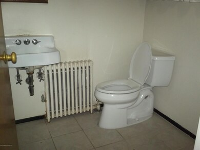 912 1/2 Madison Ave, Scranton, PA 18510 - photo 4