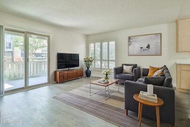 Living Room/Dining