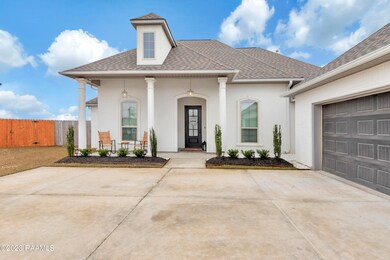 515 Archer - cozy front porch