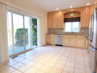 6 Rippowam Rd unit B, Cos Cob, CT 06807 - photo 4