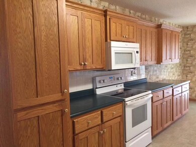 626 W Pearl St, Bolivar, MO 65613 - photo 5