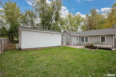 7314 Cedar St, Davenport, IA 52806 - photo 2