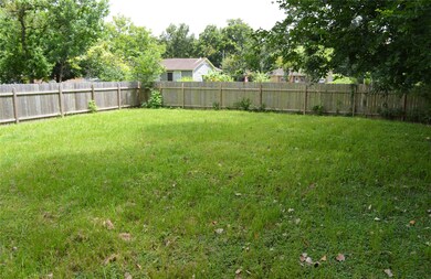 7226 W Knoll St, Houston, TX 77028 - photo 3