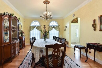 DINING ROOM RIGHT OF ENTRY
