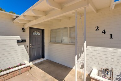241 N Williams-5