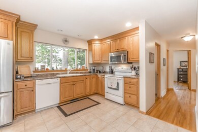 137 Highland Dr, Cedar Falls, IA 50613 - photo 7