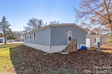 1133 Yeomans St unit 47, Ionia, MI 48846 - photo 2