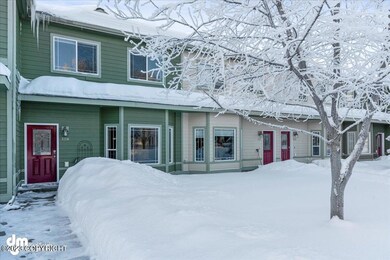 02-Front Exterior_ELI06738