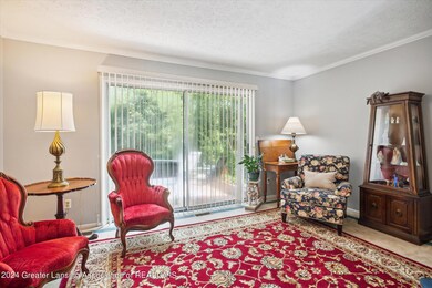 08-1326-Chartwell-Carriage-Way-S-East-La