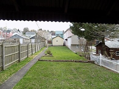 437 Longfellow St, Vandergrift, PA 15690 - photo 4