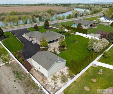 1060 W Fir St, Shelley, ID 83274 - photo 2