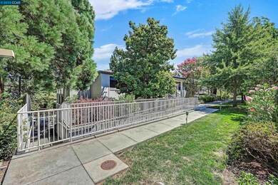 1185 Singingwood Ct unit 1, Walnut Creek, CA 94595 - photo 2