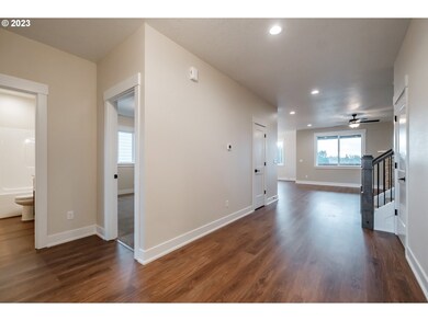 589 NE Evergreen Ave, Dallas, OR 97338 - photo 5