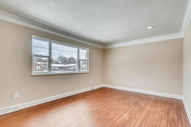 5245 Karl Rd Columbus OH 43229-large-005