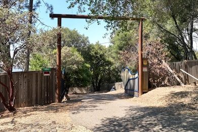 51571 Coyote Ridge Rd, Oakhurst, CA 93644 - photo 3