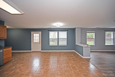 6241 Skyline Dr, West Chester, OH 45069 - photo 4