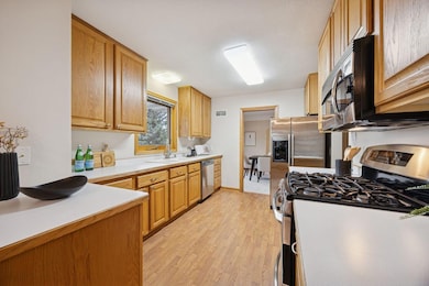 601 Viking Dr E, Saint Paul, MN 55117 - photo 5