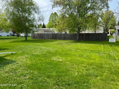 2324 W Springbrook Ct, Grand Forks, ND 58201 - photo 4