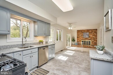 9523 Stevebrook Rd, Fairfax, VA 22032 - photo 5