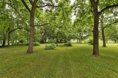 3839 E 30th St, Des Moines, IA 50317 - photo 2