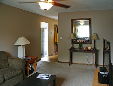 5583 Aqua St, Columbus, OH 43229 - photo 5