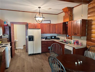kitchen/dining area