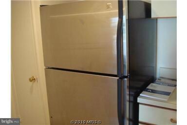 4309 Pembrook Village Dr unit 11, Alexandria, VA 22309 - photo 5