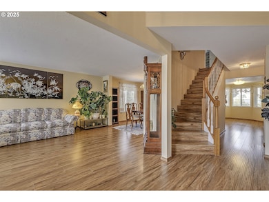 Living Room/Entrance