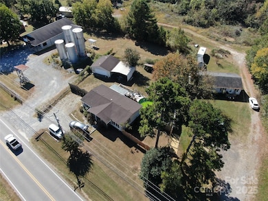 1711 W C St, Kannapolis, NC 28081 - photo 2