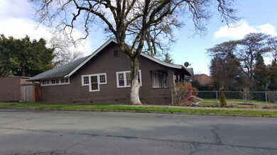 716 NW C St, Grants Pass, OR 97526 - photo 2