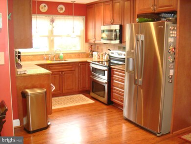 9109 Santayana Dr, Fairfax, VA 22031 - photo 3