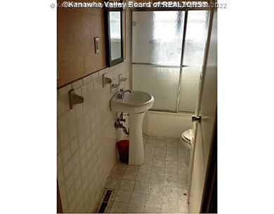 Main Level Bathroom.