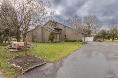 16 Delar Pkwy, Franklin Park, NJ 08823 - photo 3