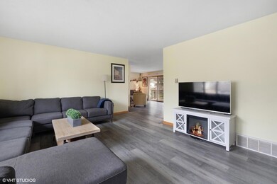 03_226SClinton_165_LivingRoom_MRED_2000x