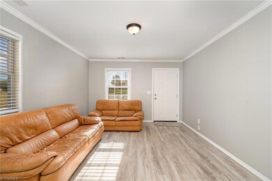 512 Doak St, Greensboro, NC 27406 - photo 4