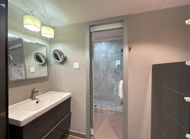The large mirror provides plenty of light and make