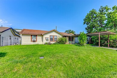 4305 Haygood St, Houston, TX 77022 - photo 3