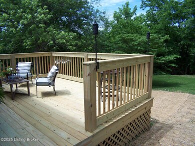 132 Goodloe Ave, Bloomfield, KY 40008 - photo 3