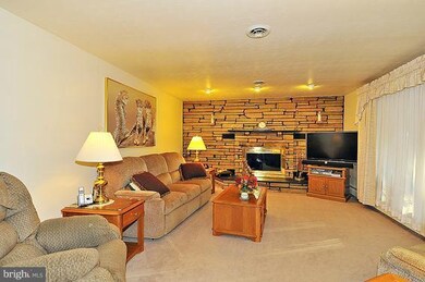 7907 Elizabeth Rd, Pasadena, MD 21122 - photo 2