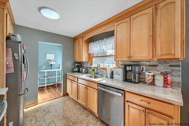 335 Vineyard Ave, Highland, NY 12528 - photo 7