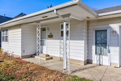 602 E Daggy St, Tuscola, IL 61953 - photo 2