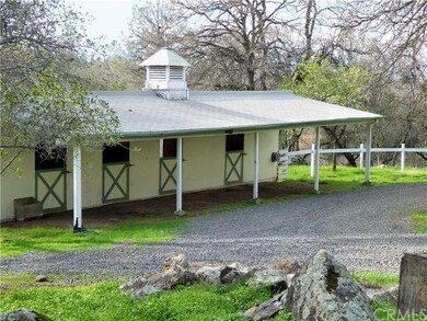 Barn - 3 stalls and tackroom.  Hasn't been used fo
