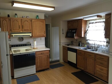 2814 Halifax Ct, Columbus, OH 43232 - photo 6