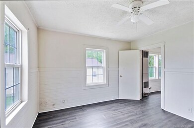 715 Hunt St, Statesville, NC 28677 - photo 4